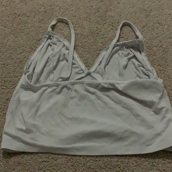 white crop-top - Picture 4 of 4